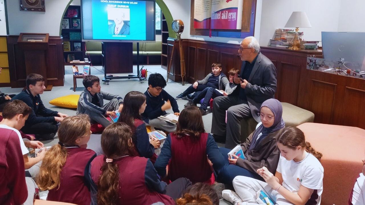 Kitap Tahlili ve Yazar Söyleşisi Bir Arada