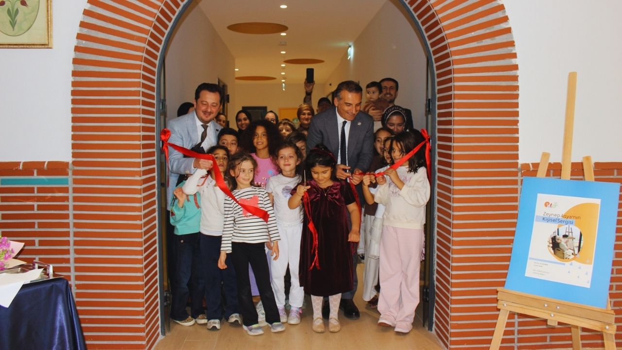 Küçük Ressamımız İlk Sergisini Hayata Geçirdi