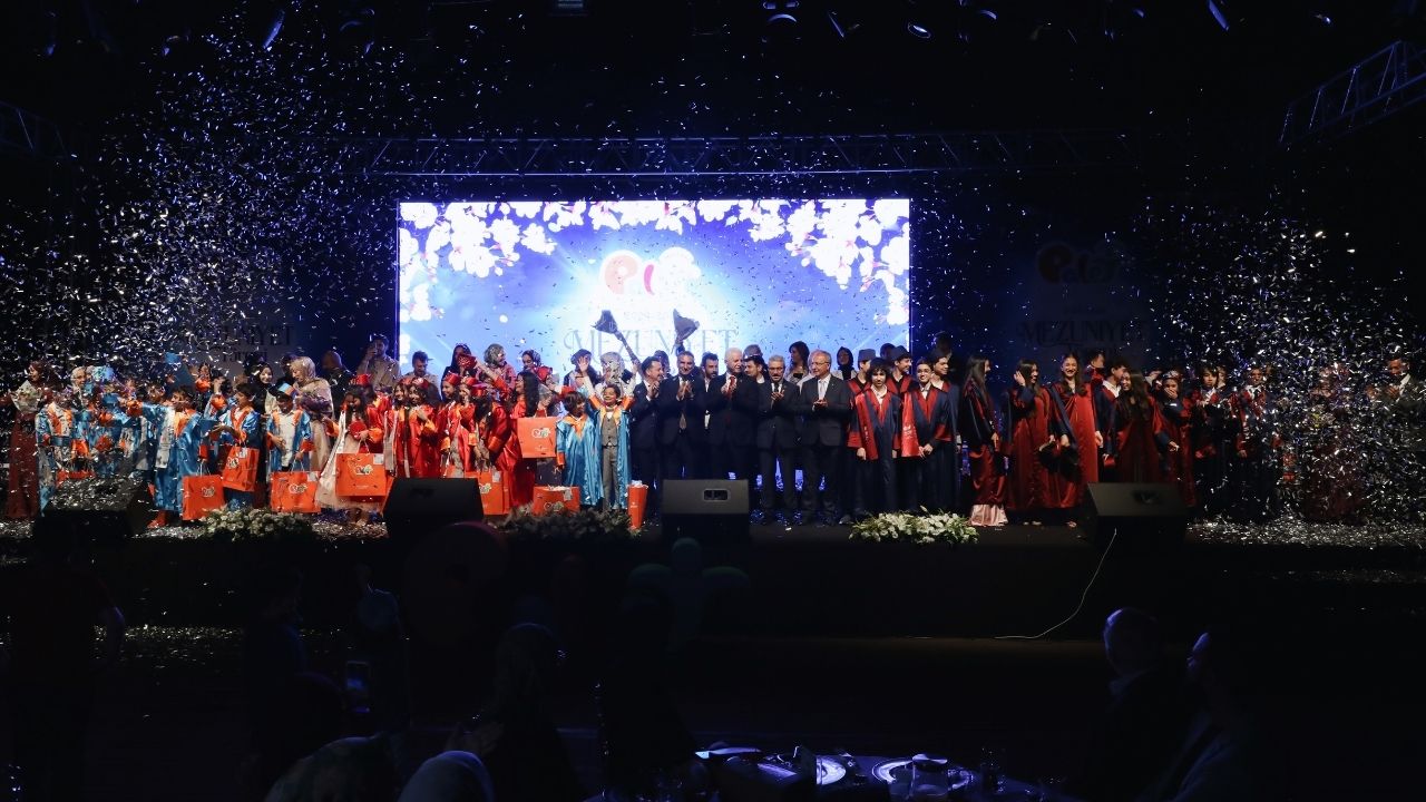 Palet Okulları Mezuniyet Programı Gerçekleştirildi