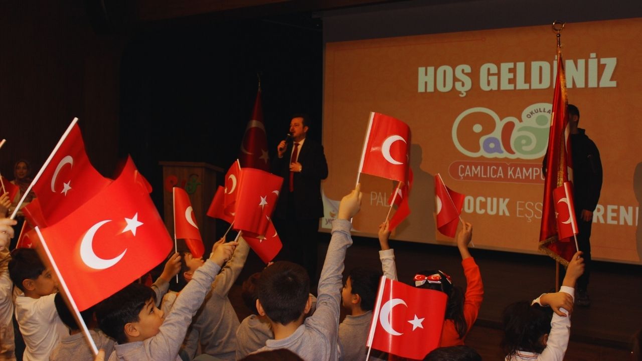 Yüreğimiz Bayrak, Geleceğimiz Vatan