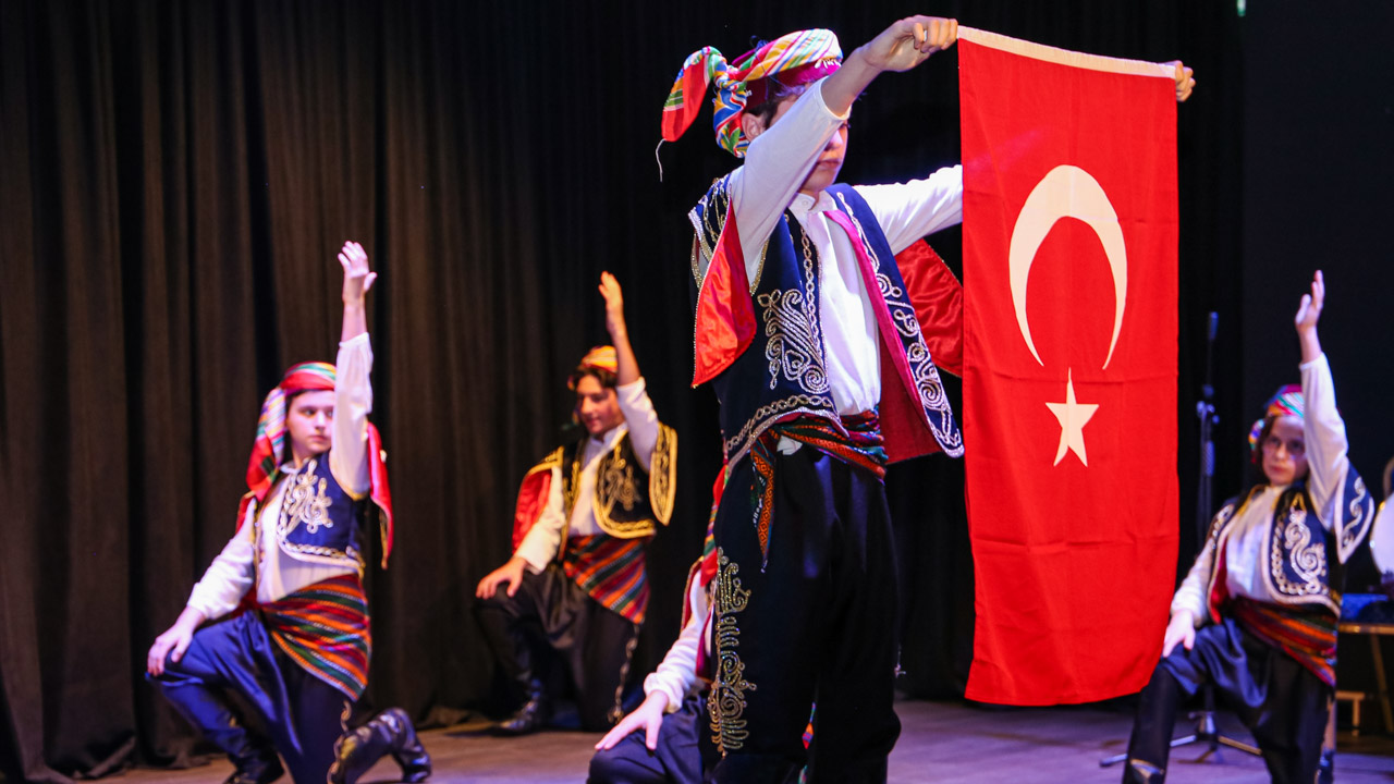 Ortaokul Öğrencilerimizden 18 Mart Çanakkale Zaferi ve Şehitleri Anma Programı 